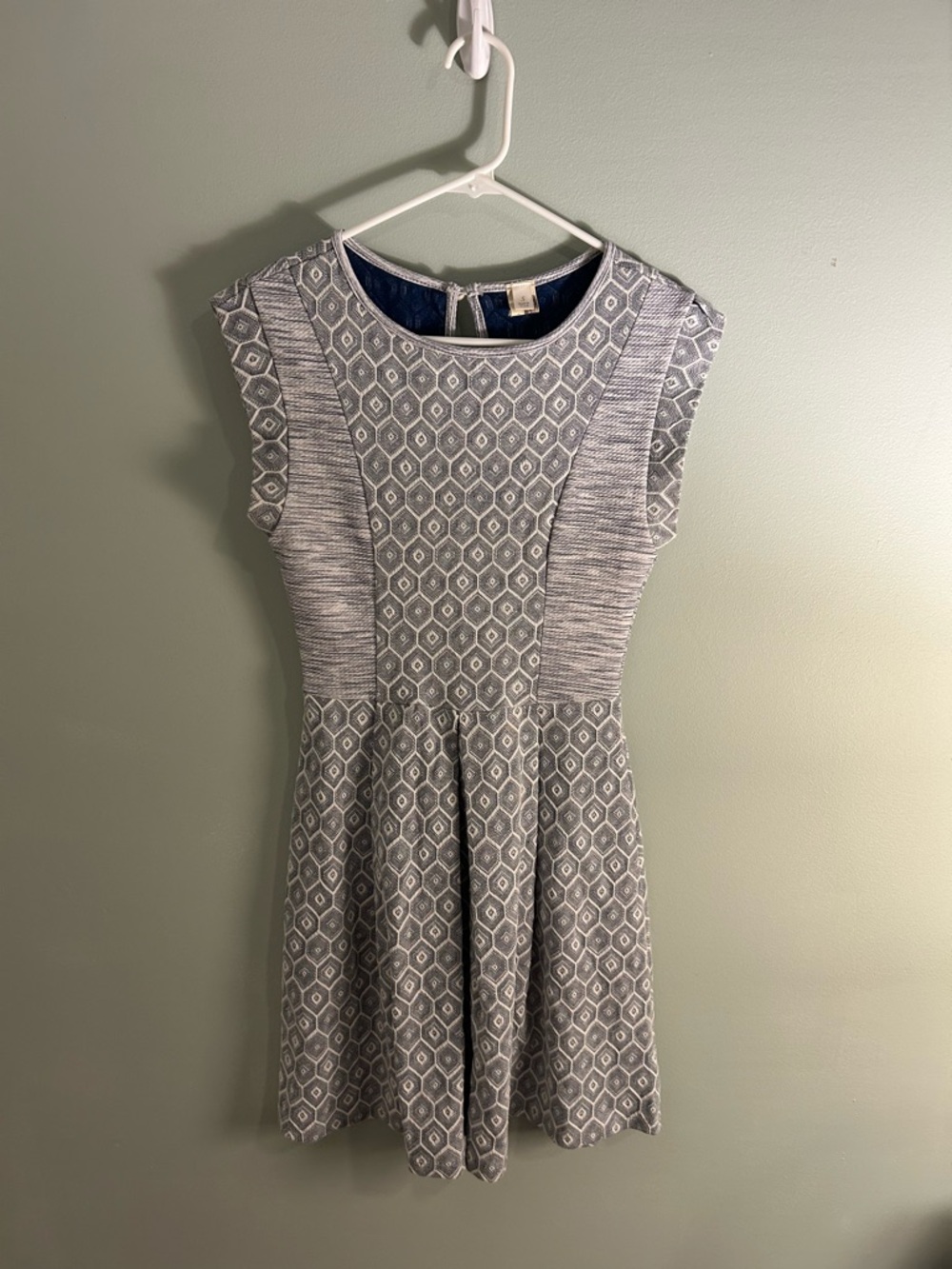 Francesca's Collections Gray Patterned Fit-and-Flare Mini Dress